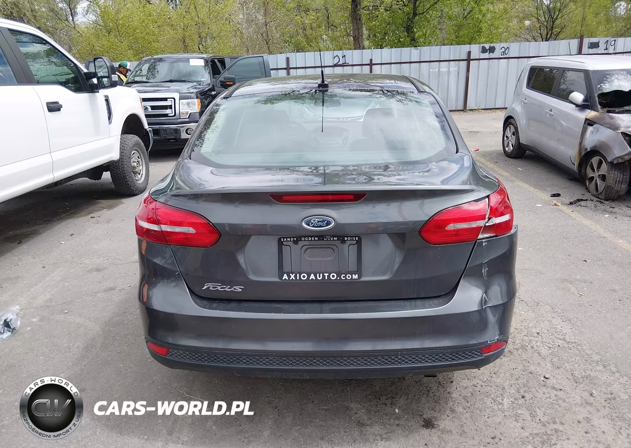 2018 Ford Focus S VIN:1FADP3E23JL322615 - 16