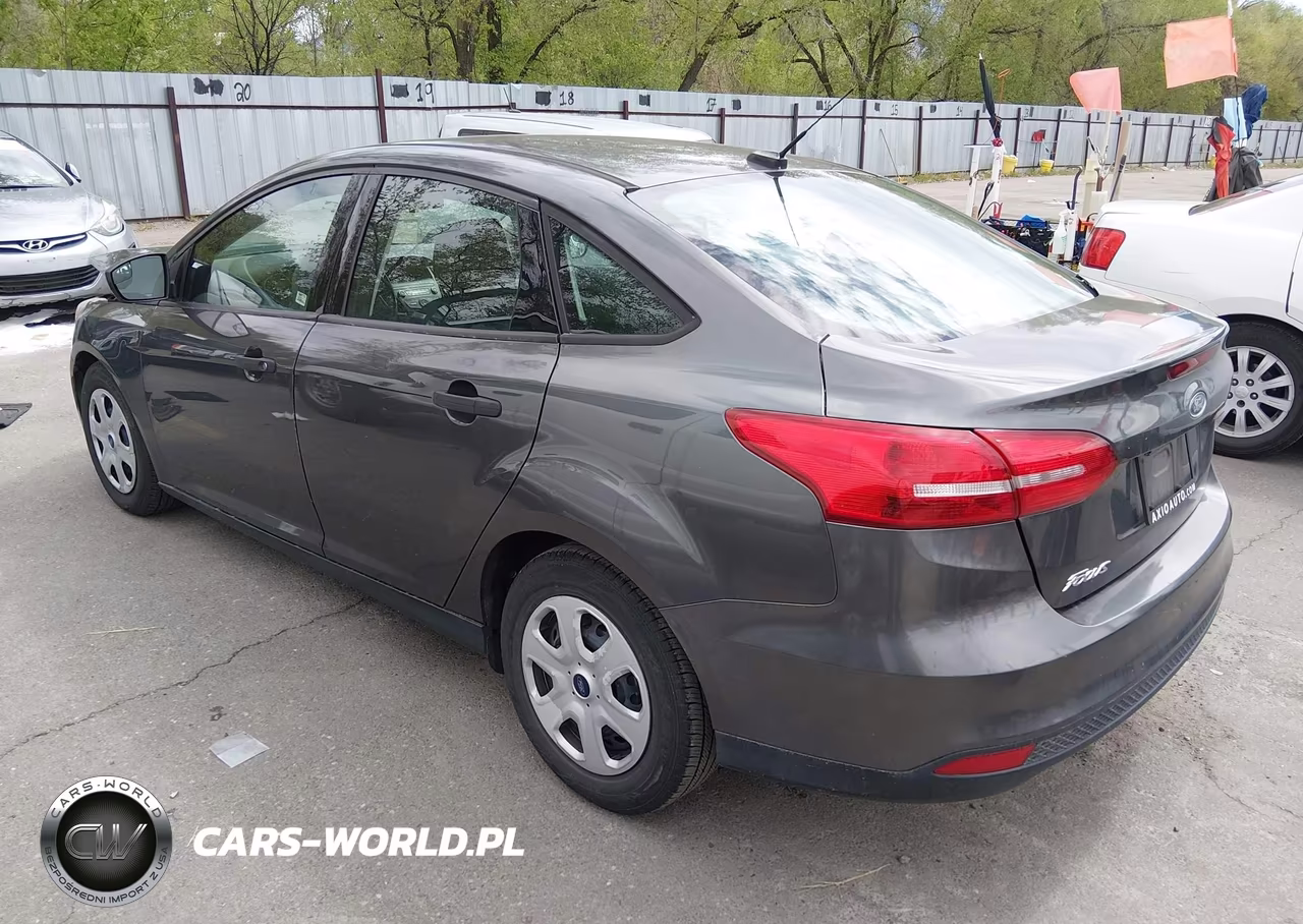 2018 Ford Focus S VIN:1FADP3E23JL322615 - 3