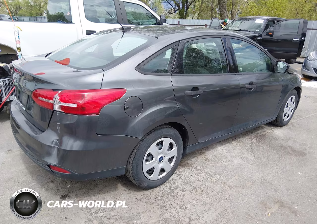 2018 Ford Focus S VIN:1FADP3E23JL322615 - 4