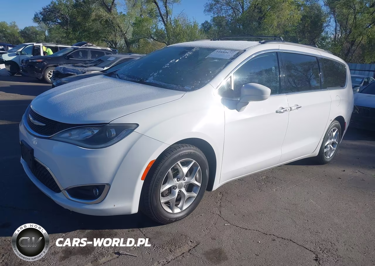 2018 Chrysler Pacifica Touring Plus VIN:2C4RC1FG1JR101631 - 2