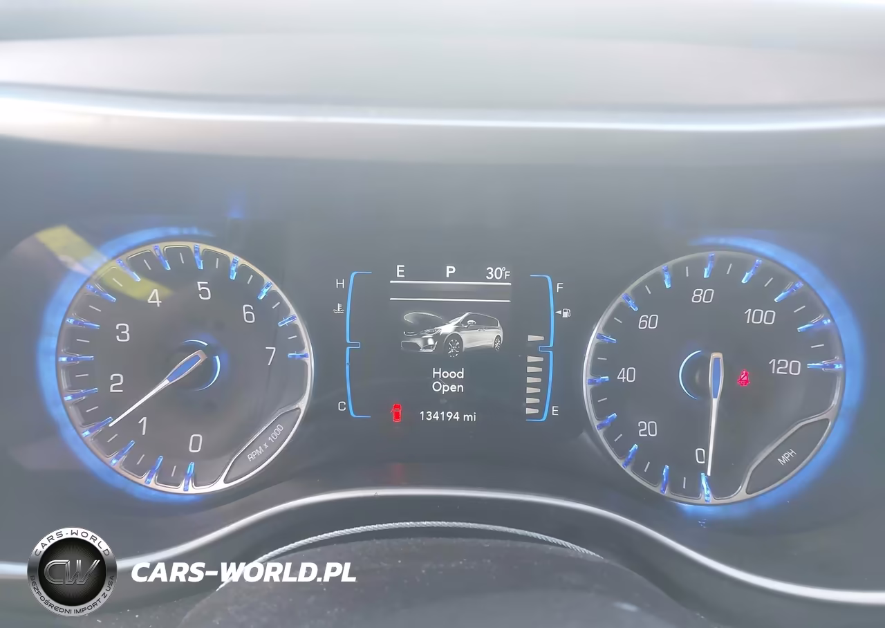 2018 Chrysler Pacifica Touring Plus VIN:2C4RC1FG1JR101631 - 7