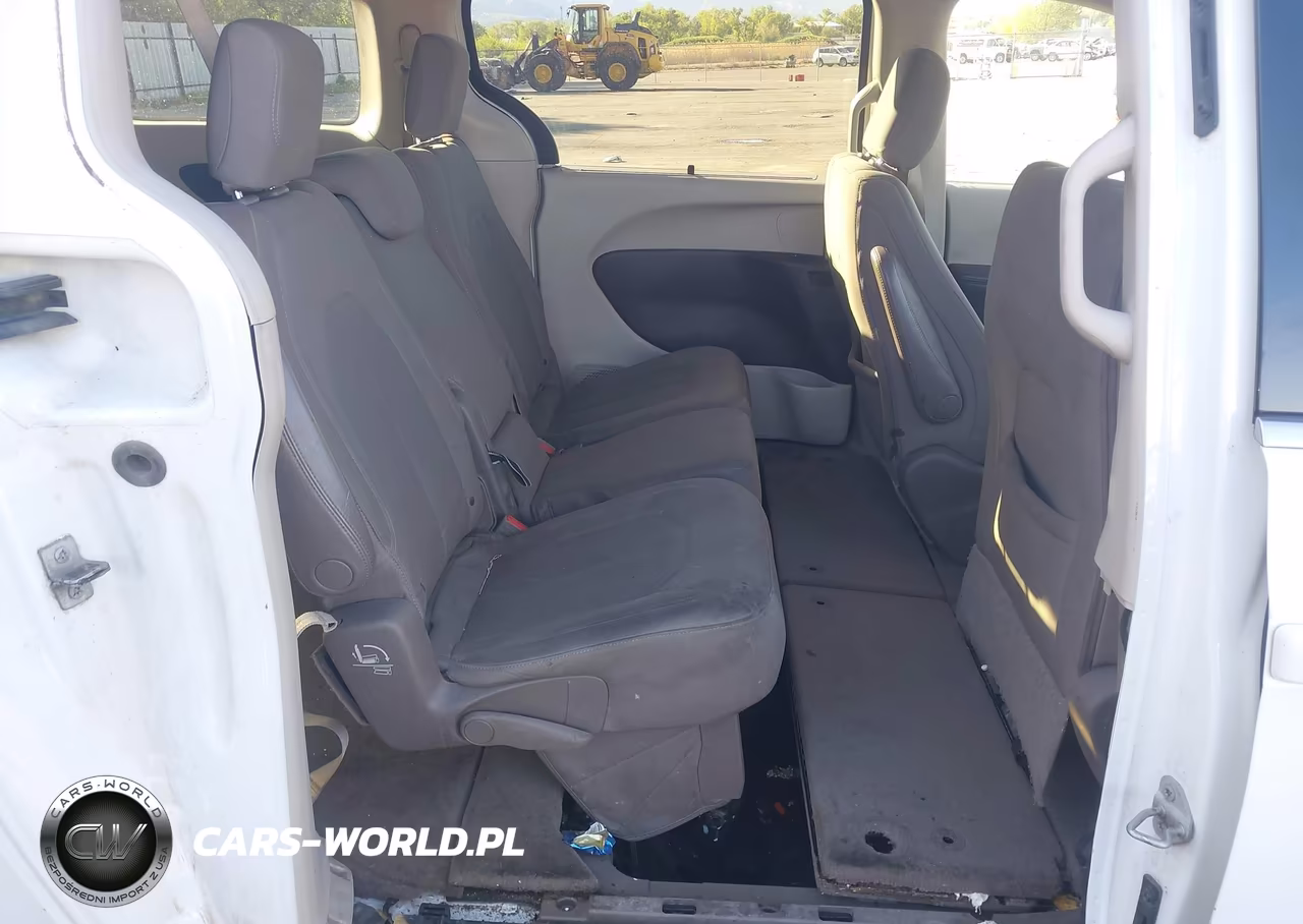 2018 Chrysler Pacifica Touring Plus VIN:2C4RC1FG1JR101631 - 8