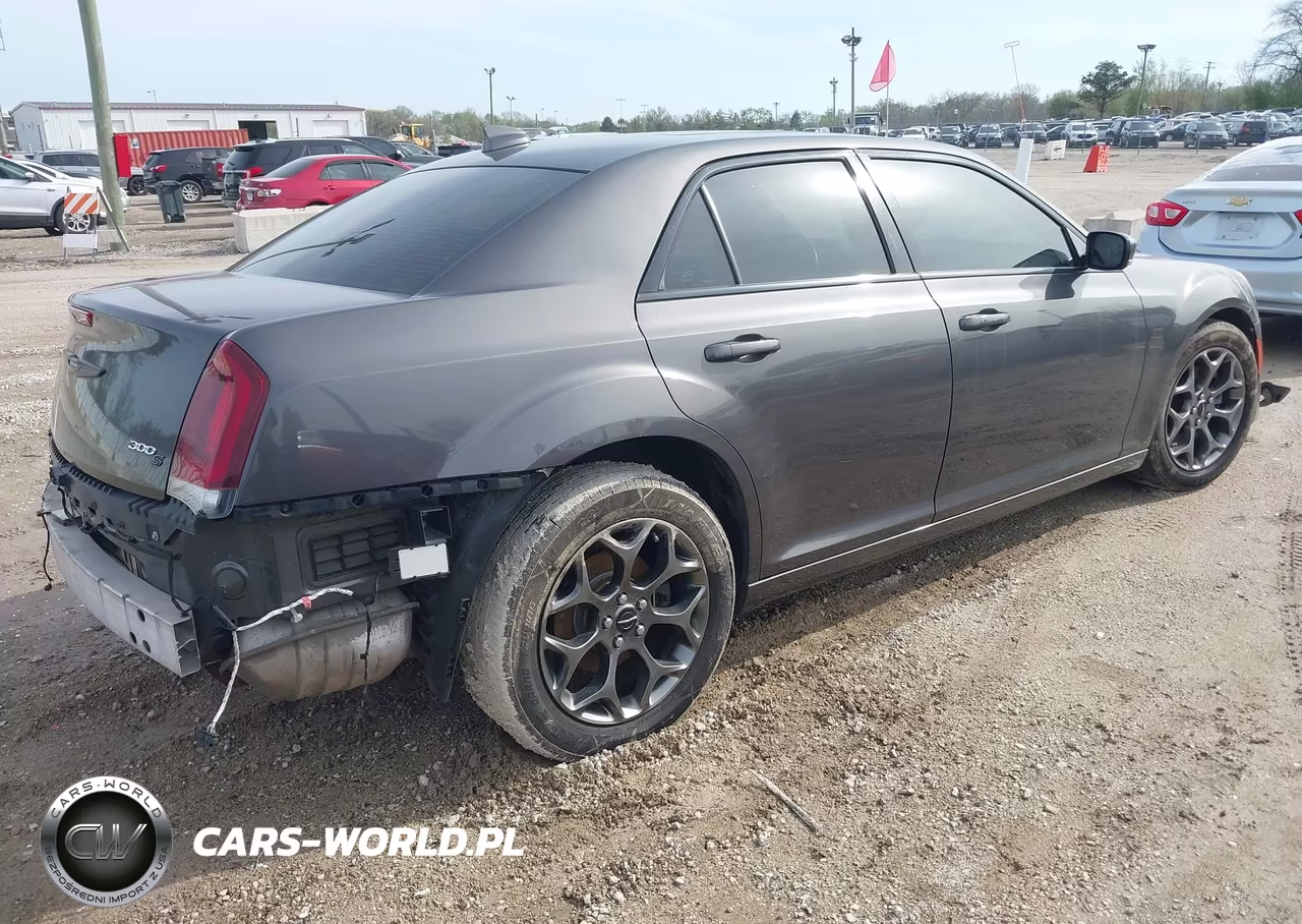 2016 Chrysler 300 300S VIN:2C3CCAGG2GH170982 - 4