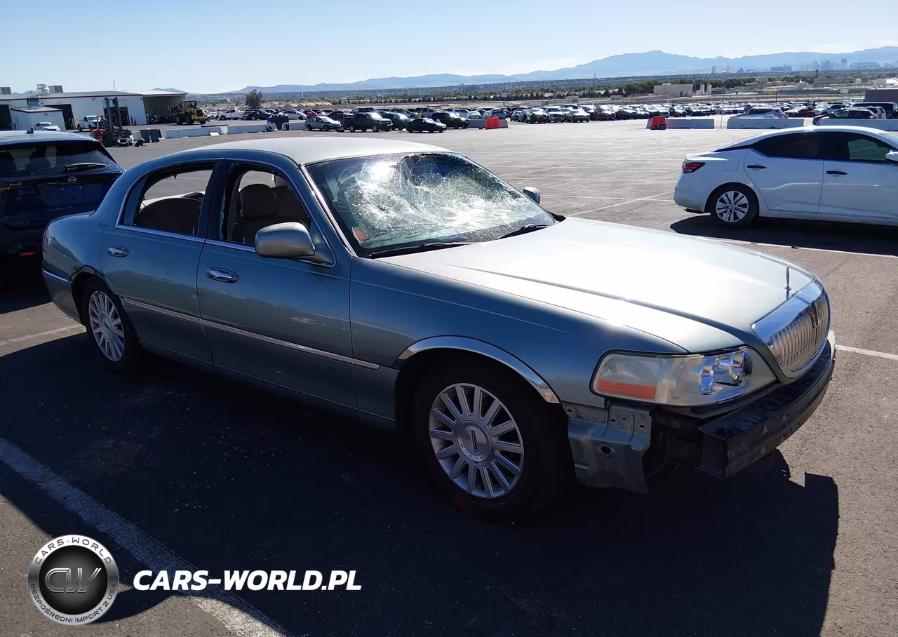 2004 Lincoln Town Car Signature