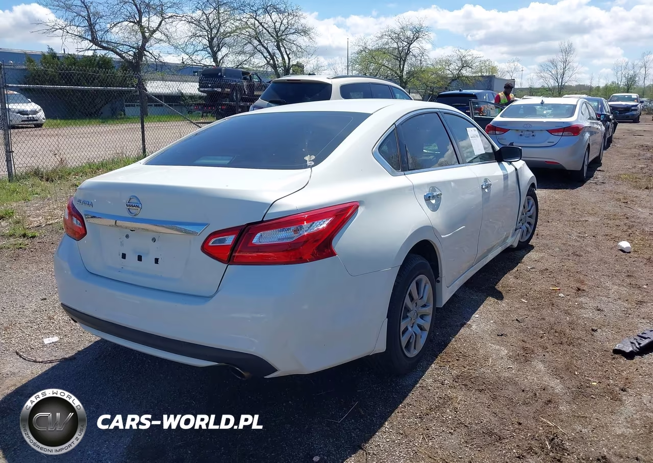 2017 Nissan Altima 2.5 S VIN:1N4AL3AP4HC108856 - 4