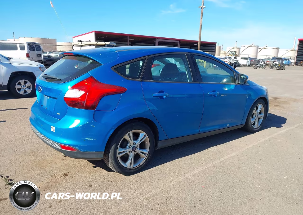 2014 Ford Focus Se VIN:1FADP3K24EL112339 - 4