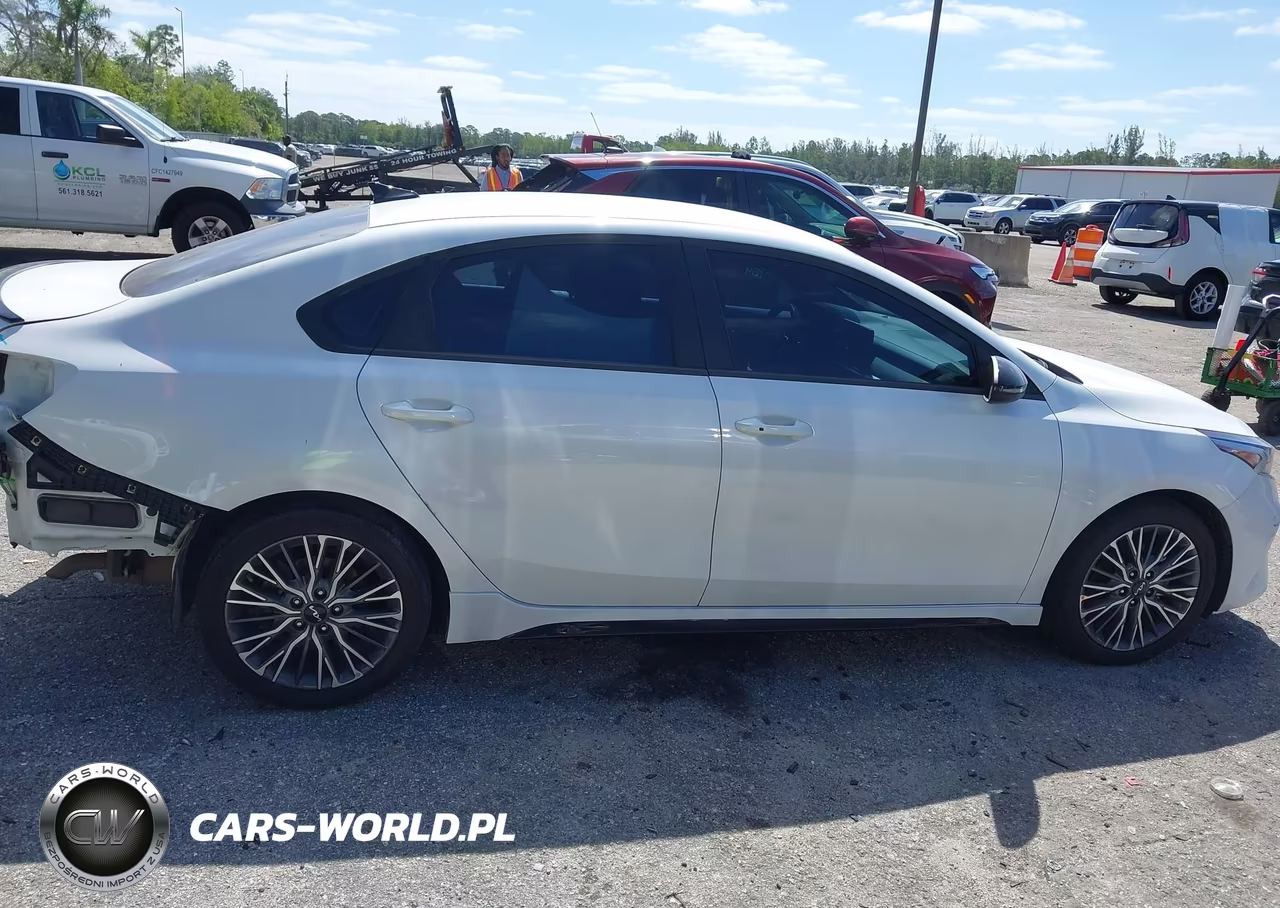 2024 Kia Forte Gt-Line VIN:3KPF54AD3RE799474 - 14