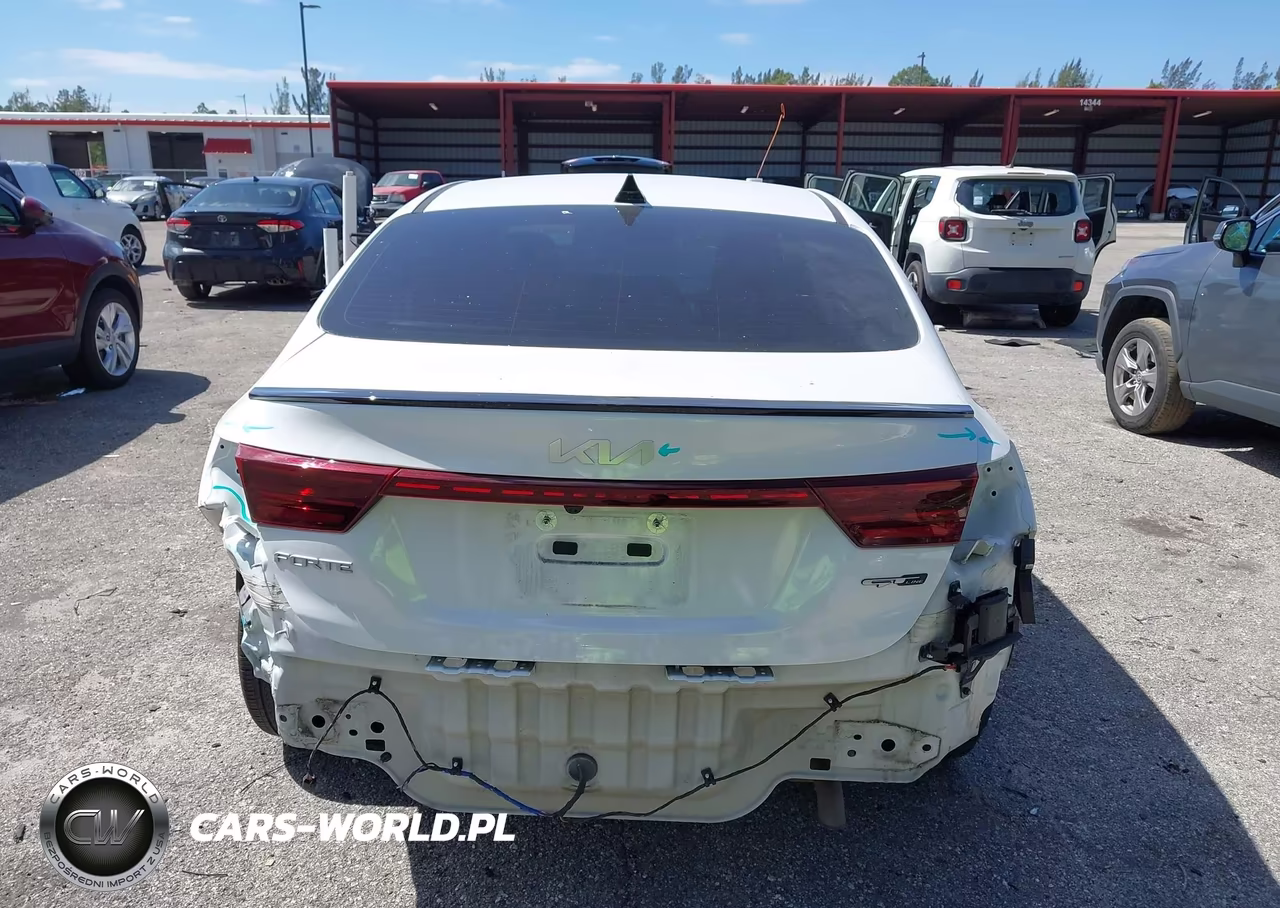 2024 Kia Forte Gt-Line VIN:3KPF54AD3RE799474 - 17