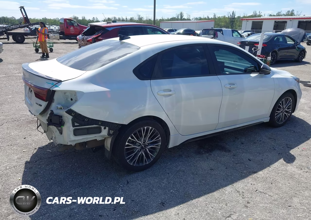 2024 Kia Forte Gt-Line VIN:3KPF54AD3RE799474 - 4