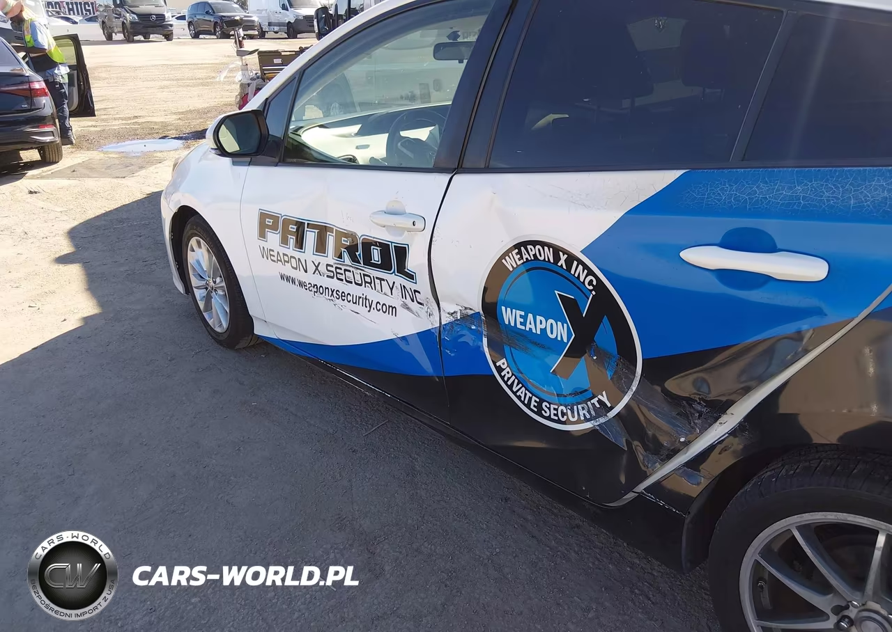 2016 Toyota Prius Two VIN:JTDKBRFUXG3022582 - 6