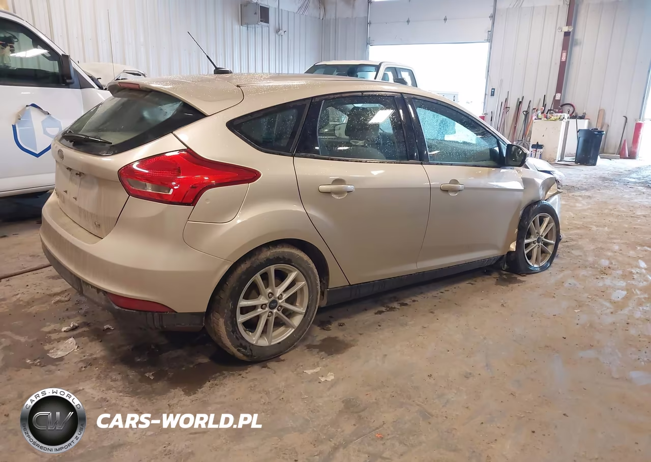 2017 Ford Focus Se VIN:1FADP3K23HL217524 - 4