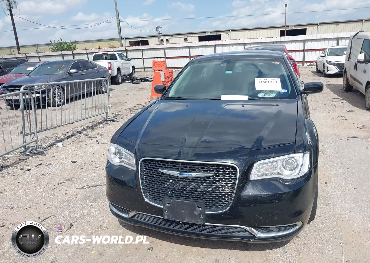 2020 Chrysler 300 Touring L VIN:2C3CCAAG9LH171985 - 12