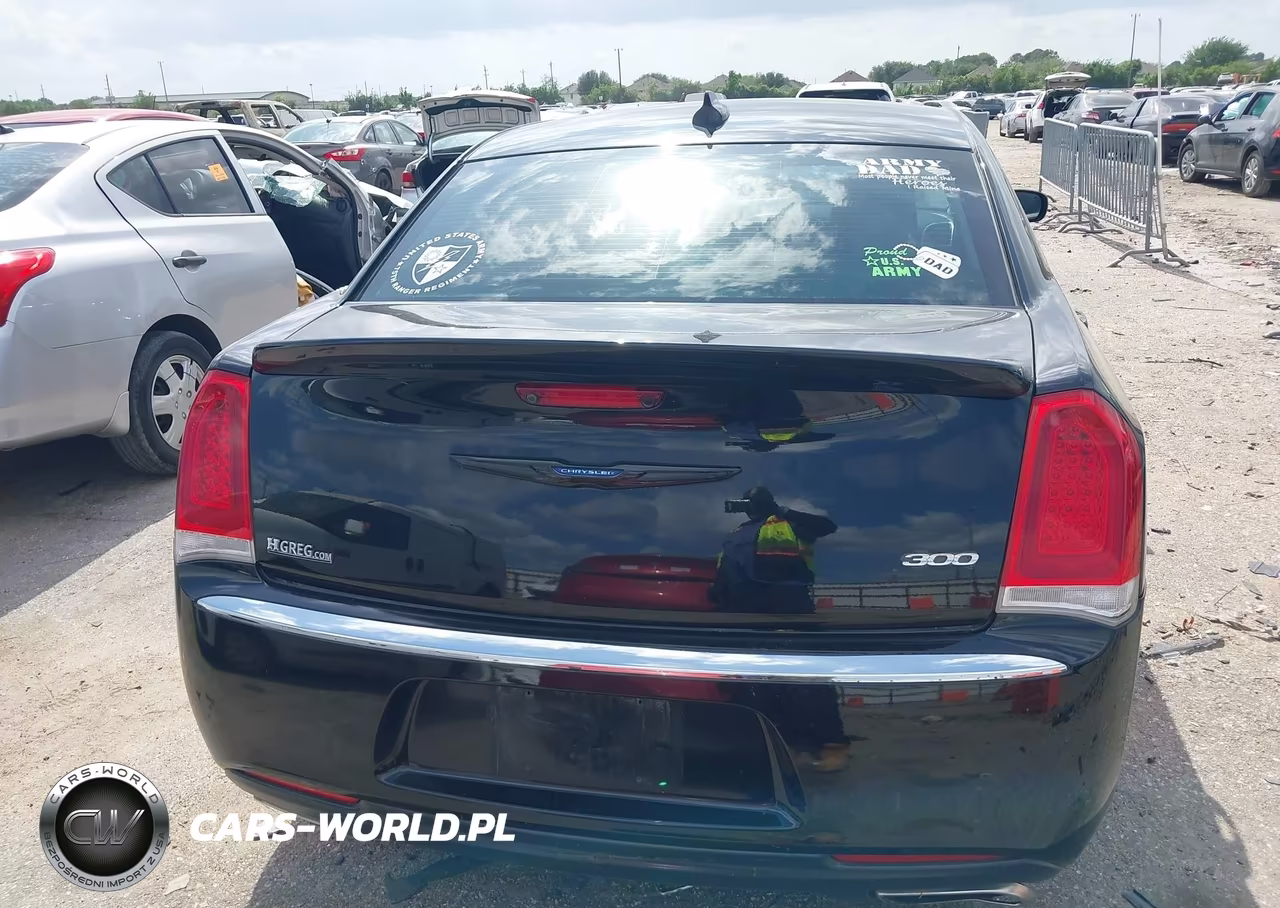 2020 Chrysler 300 Touring L VIN:2C3CCAAG9LH171985 - 16