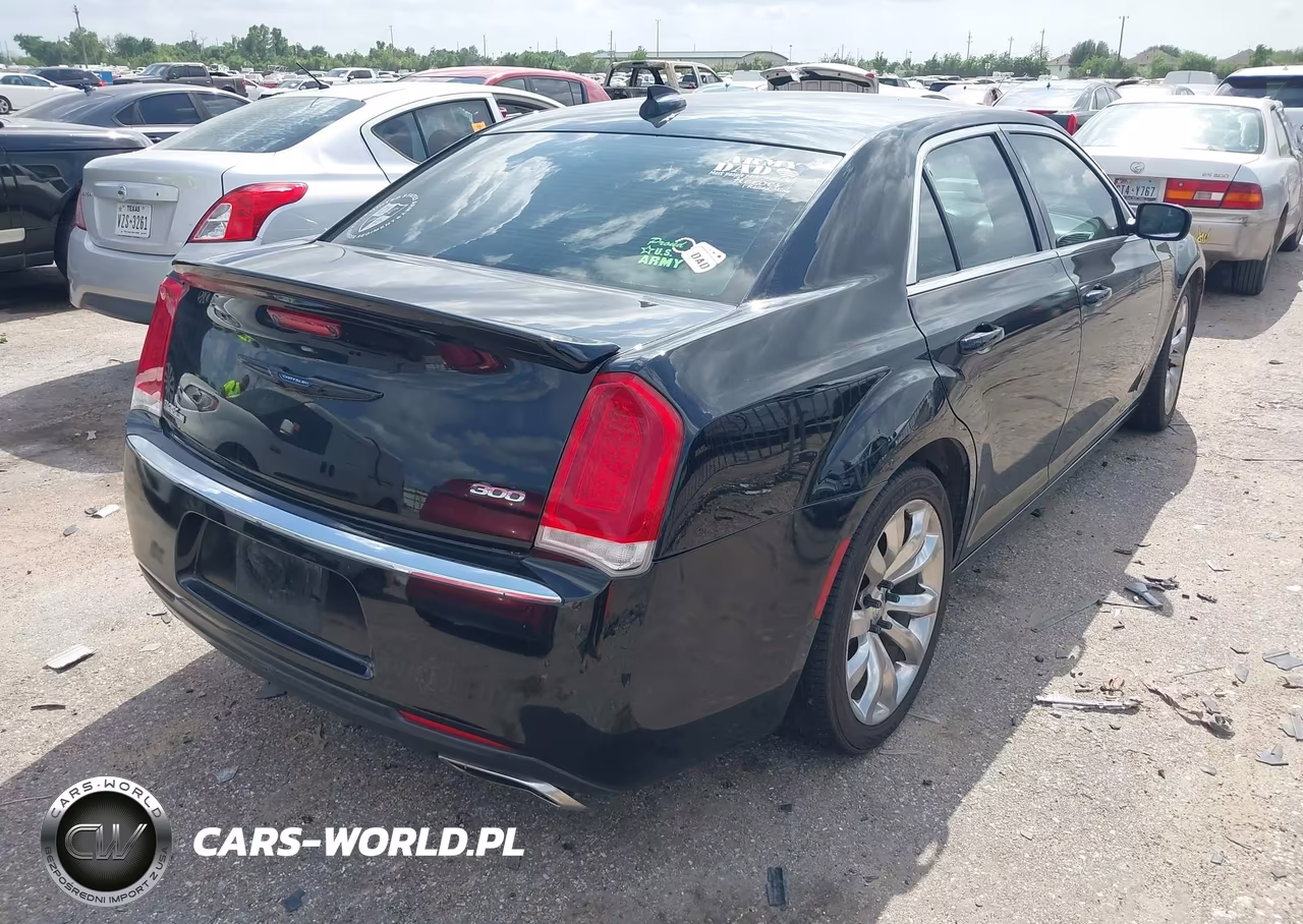 2020 Chrysler 300 Touring L VIN:2C3CCAAG9LH171985 - 4