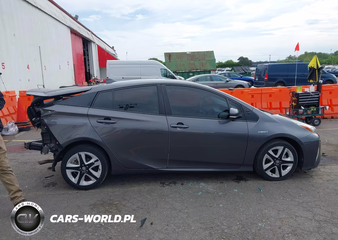 2018 Toyota Prius Four Touring VIN:JTDKARFU8J3549000 - 14