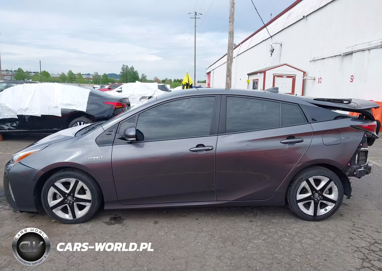 2018 Toyota Prius Four Touring VIN:JTDKARFU8J3549000 - 15