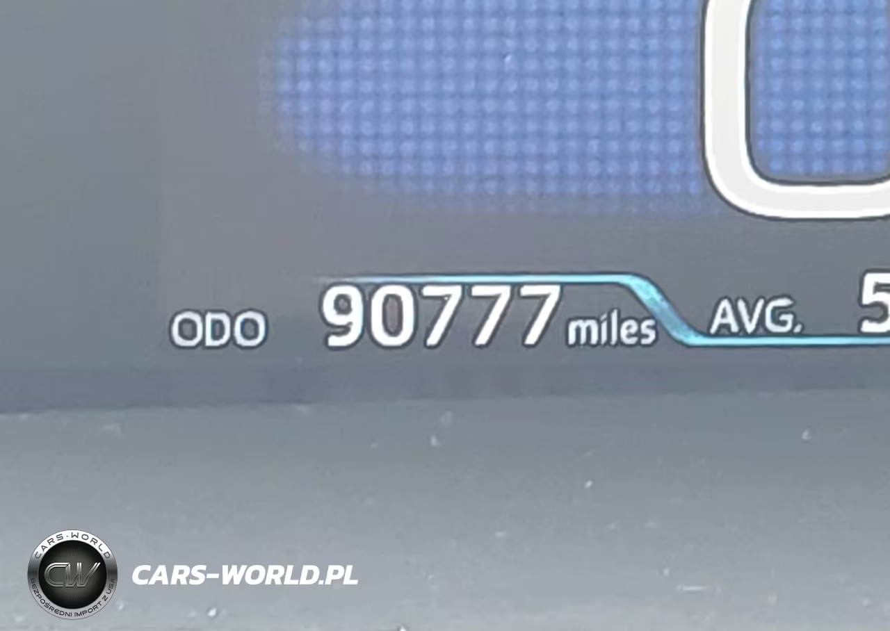2018 Toyota Prius Four Touring VIN:JTDKARFU8J3549000 - 16