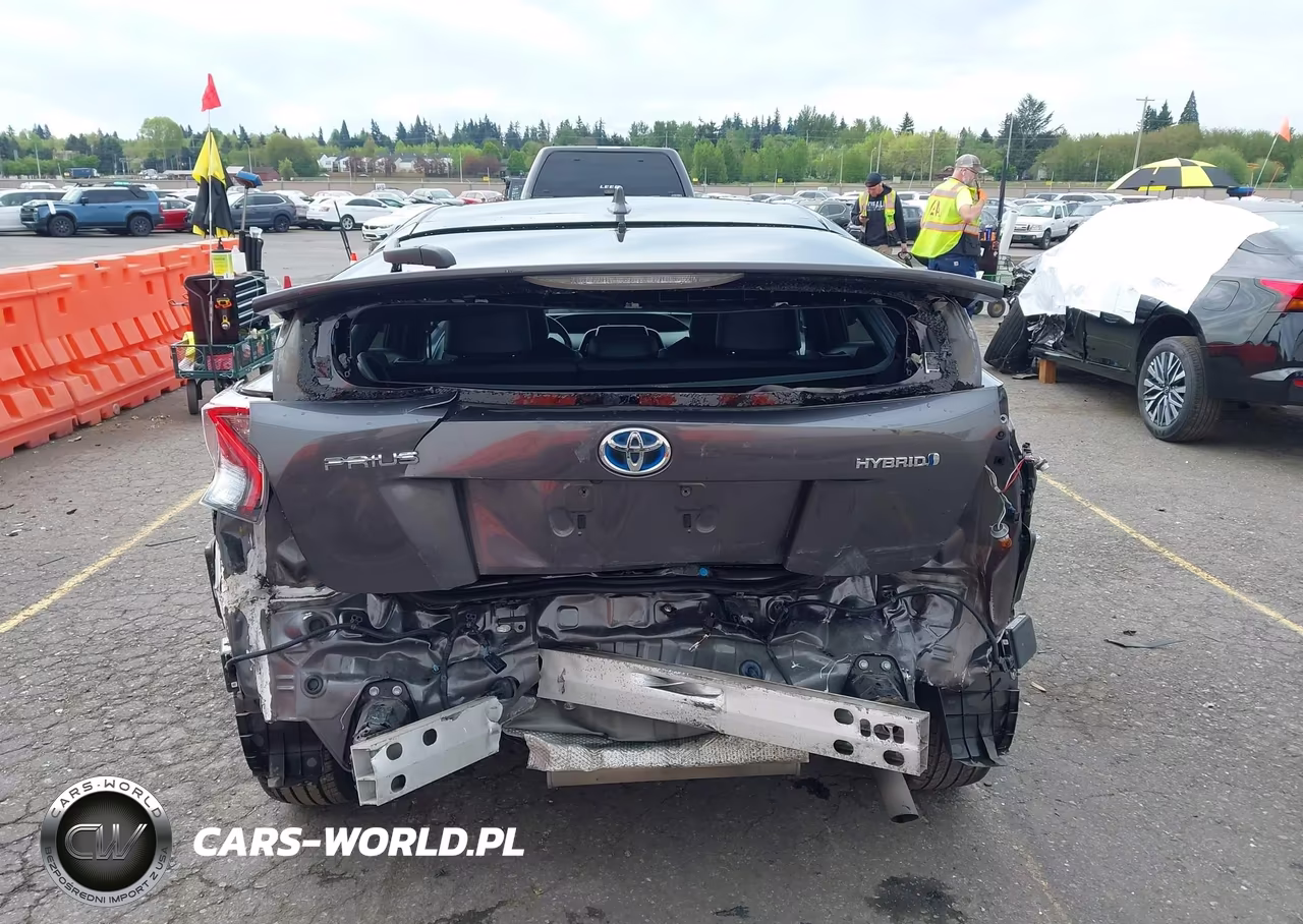2018 Toyota Prius Four Touring VIN:JTDKARFU8J3549000 - 17