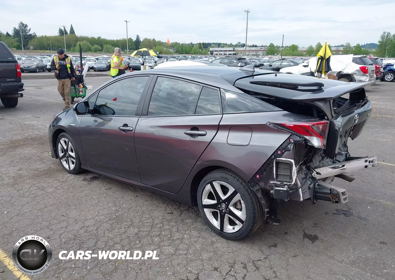 2018 Toyota Prius Four Touring VIN:JTDKARFU8J3549000 - 3