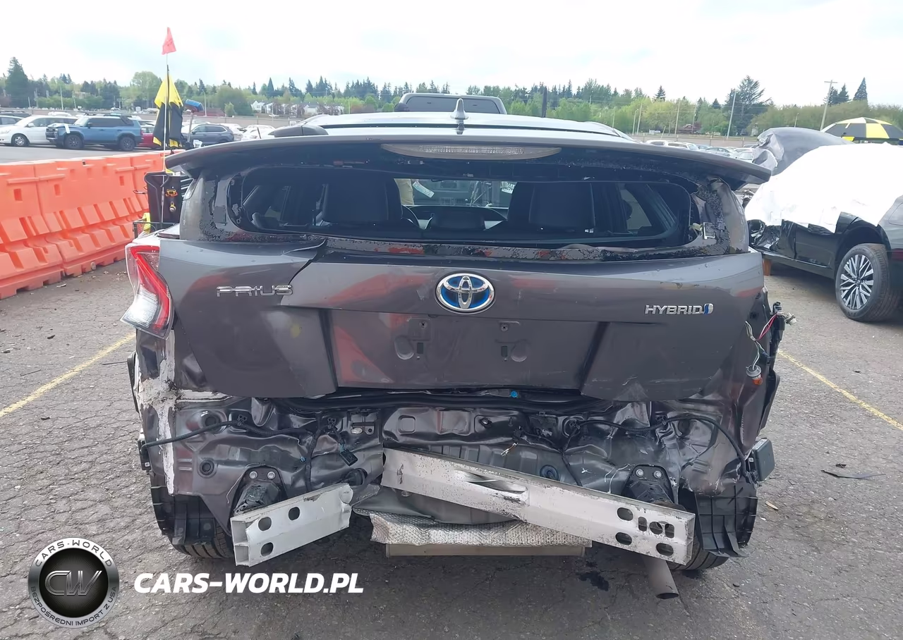 2018 Toyota Prius Four Touring VIN:JTDKARFU8J3549000 - 6