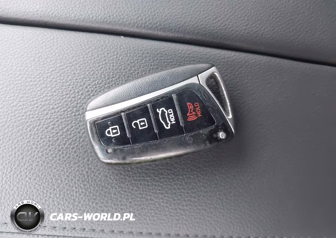 2016 Hyundai Genesis 3.8 VIN:KMHGN4JE5GU140724 - 11