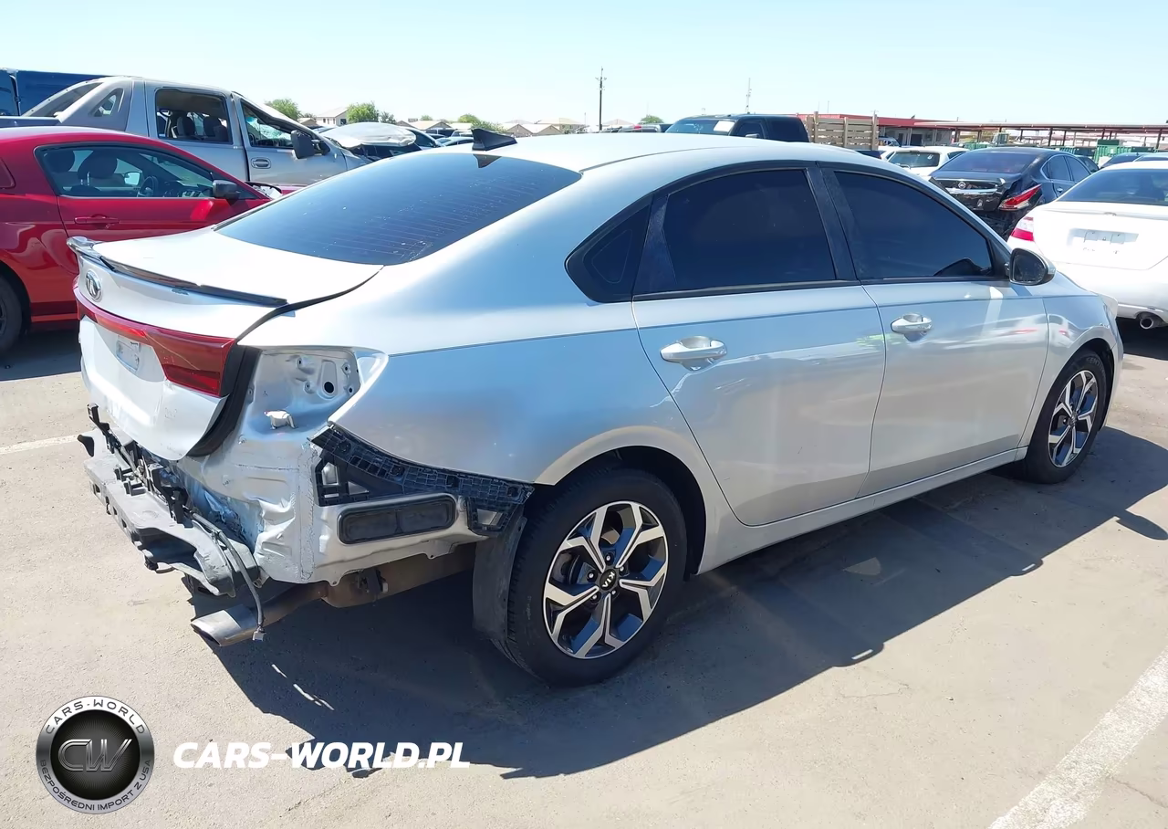 2019 Kia Forte Lxs VIN:3KPF24AD9KE095052 - 4