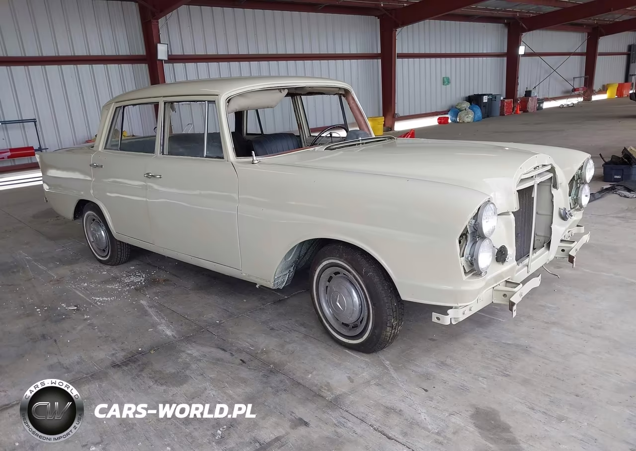 1967 Mercedes-Benz 230S
