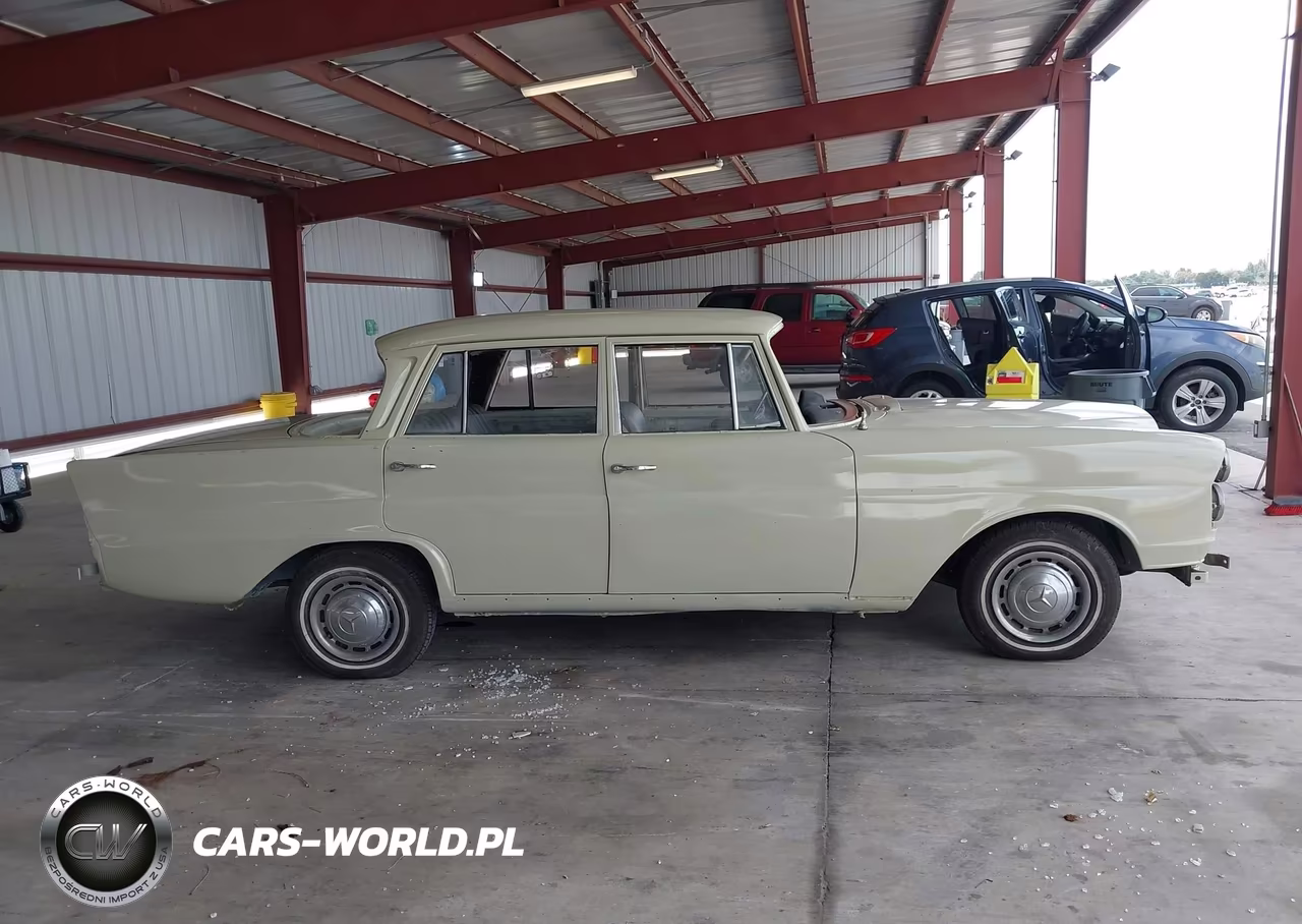 1967 Mercedes-Benz 230S VIN:12101816 - 14