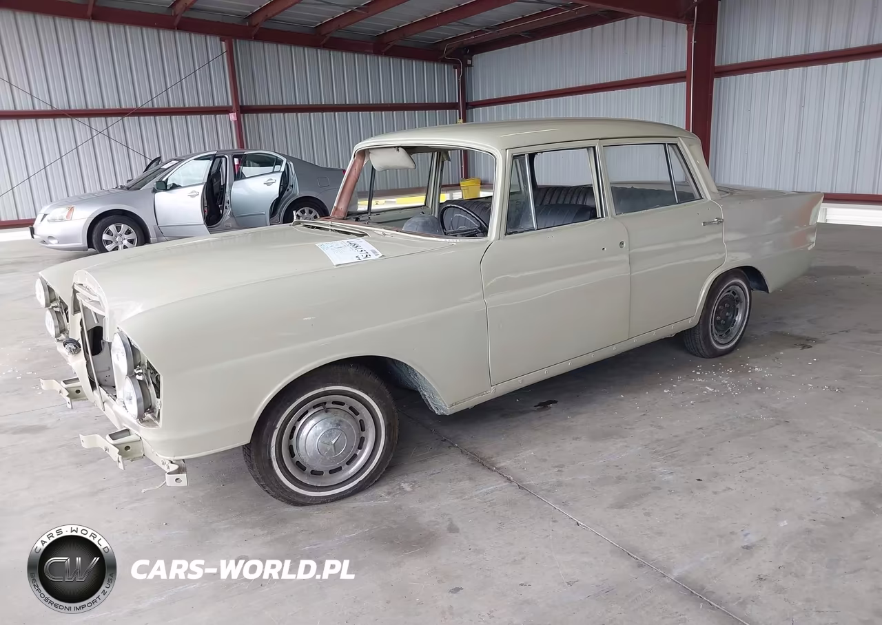 1967 Mercedes-Benz 230S VIN:12101816 - 2