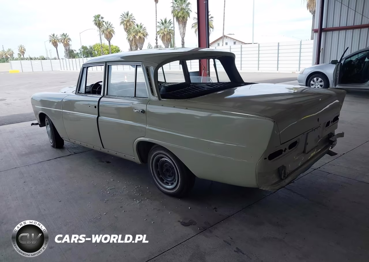 1967 Mercedes-Benz 230S VIN:12101816 - 3