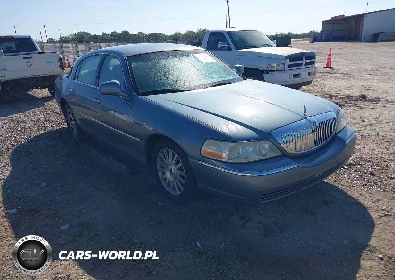 2004 Lincoln Town Car Signature