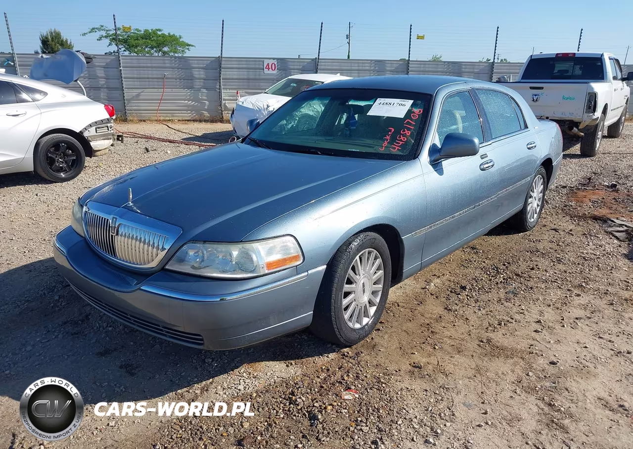 2004 Lincoln Town Car Signature VIN:1LNHM81WX4Y607423 - 2