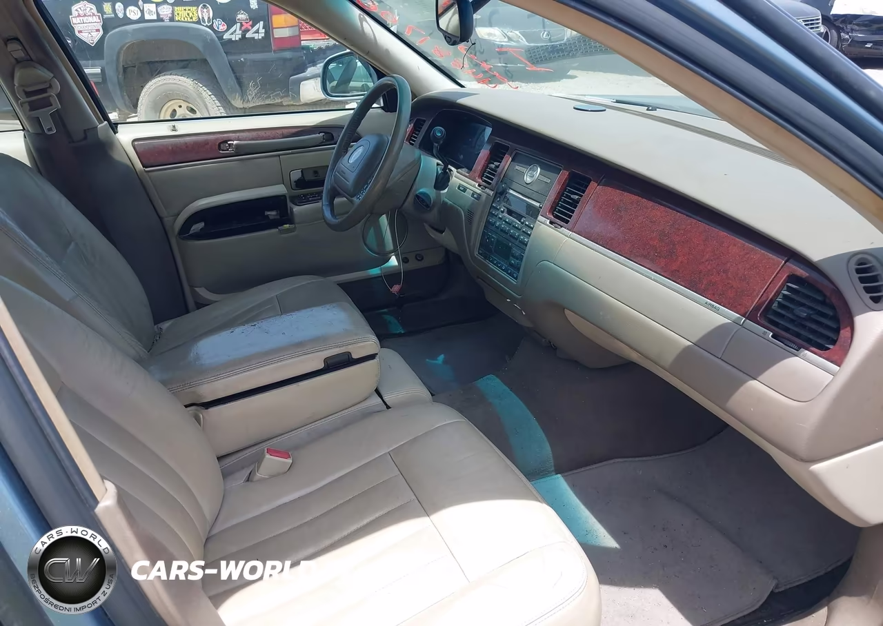 2004 Lincoln Town Car Signature VIN:1LNHM81WX4Y607423 - 5