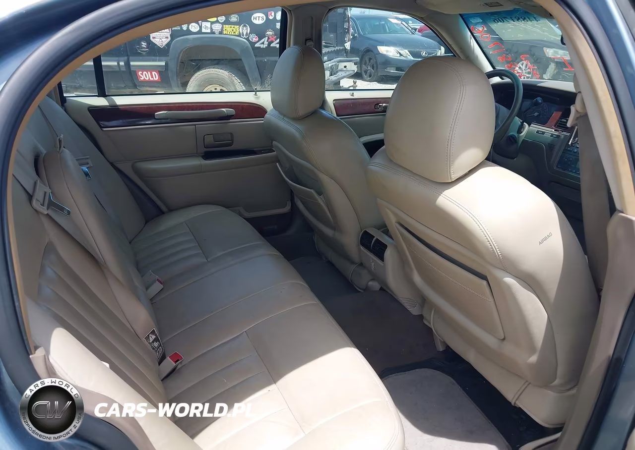 2004 Lincoln Town Car Signature VIN:1LNHM81WX4Y607423 - 8