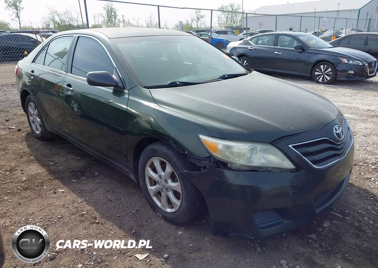 2011 Toyota Camry Le – zdjęcie 1 z 12