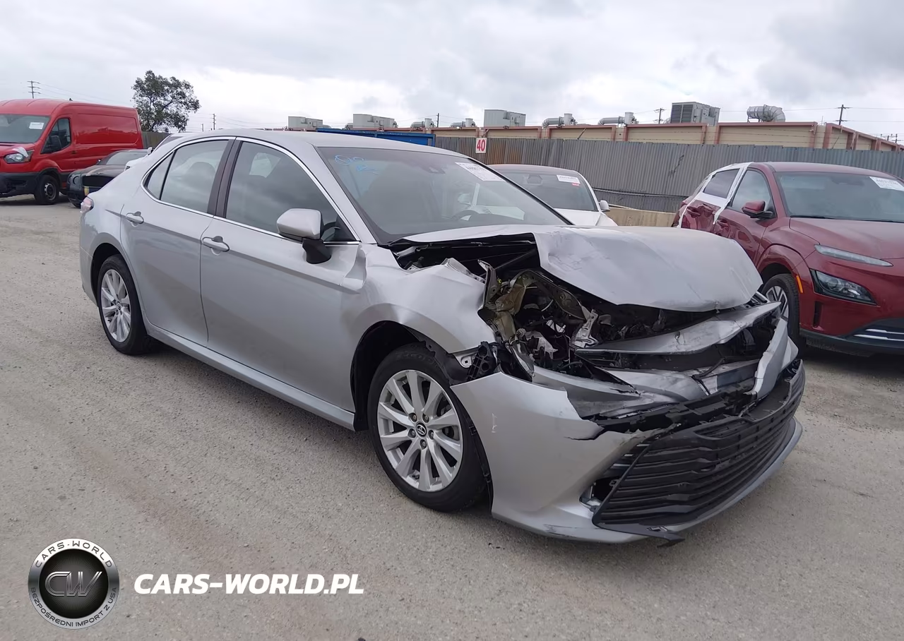 2018 Toyota Camry Le – zdjęcie 1 z 18