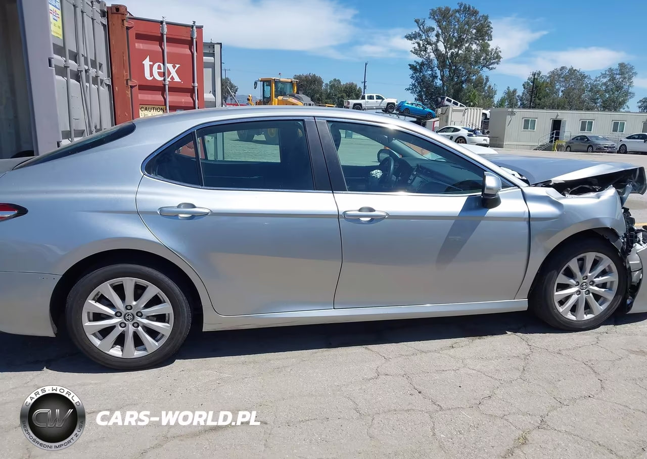 2018 Toyota Camry Le VIN:4T1B11HK9JU122590 - 13