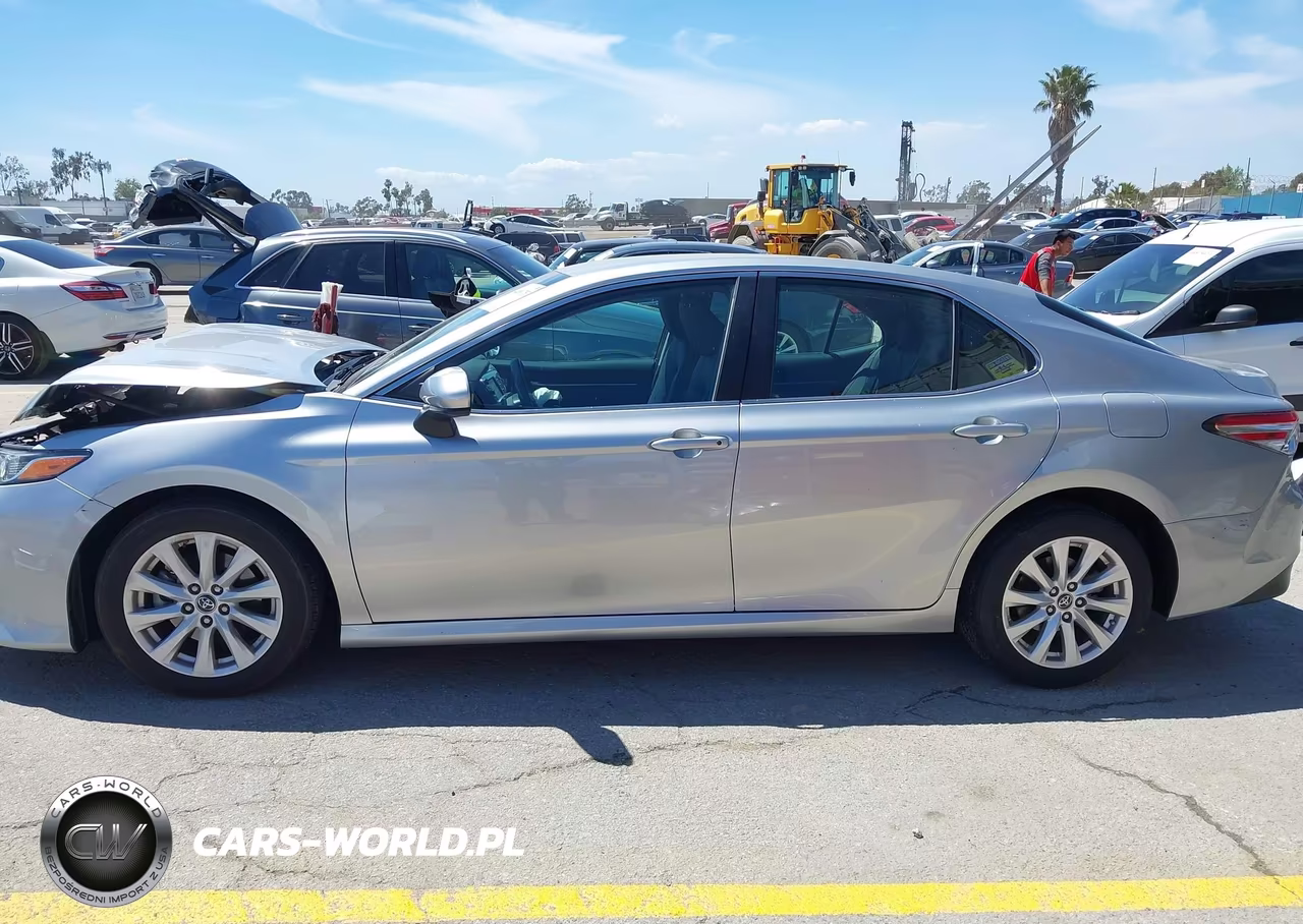2018 Toyota Camry Le VIN:4T1B11HK9JU122590 - 14