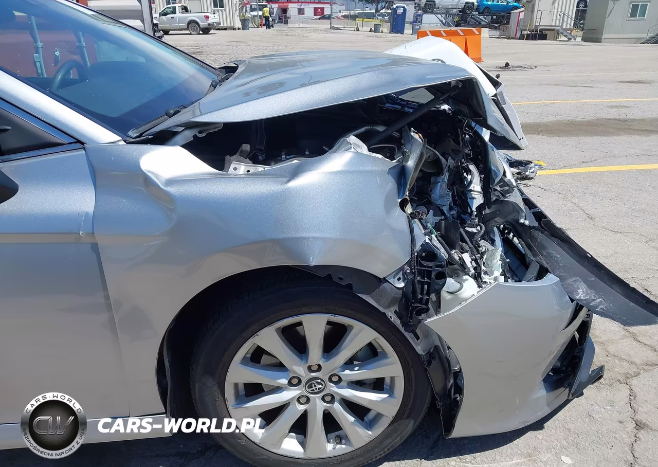 2018 Toyota Camry Le VIN:4T1B11HK9JU122590 - 17