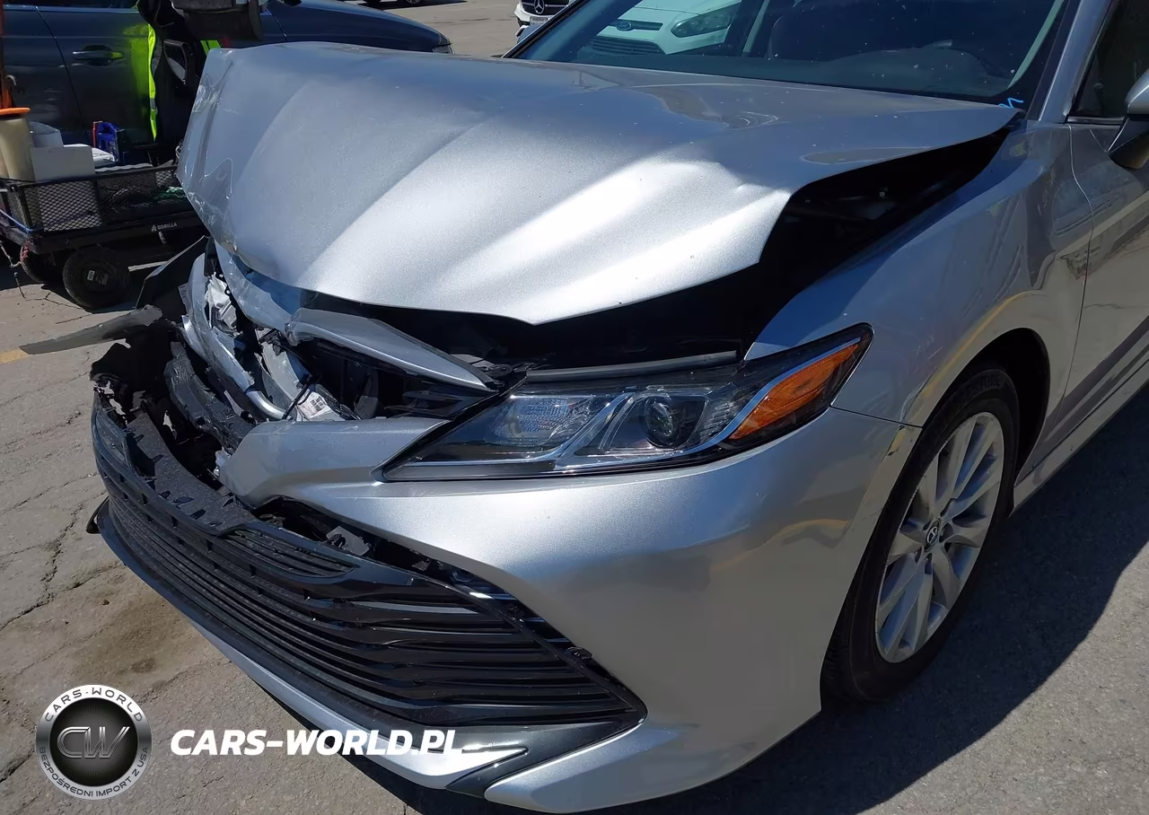2018 Toyota Camry Le VIN:4T1B11HK9JU122590 - 18