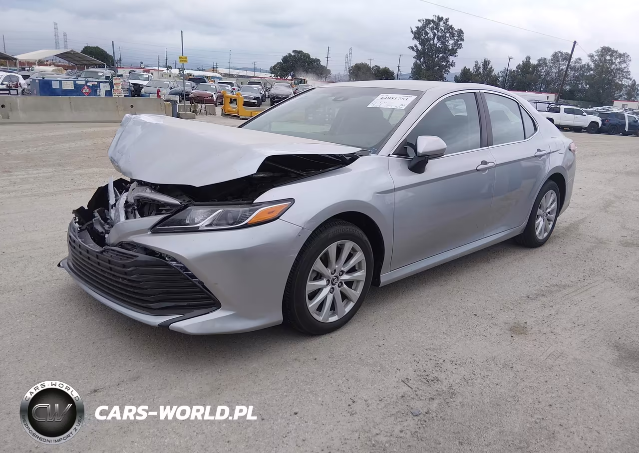 2018 Toyota Camry Le VIN:4T1B11HK9JU122590 - 2