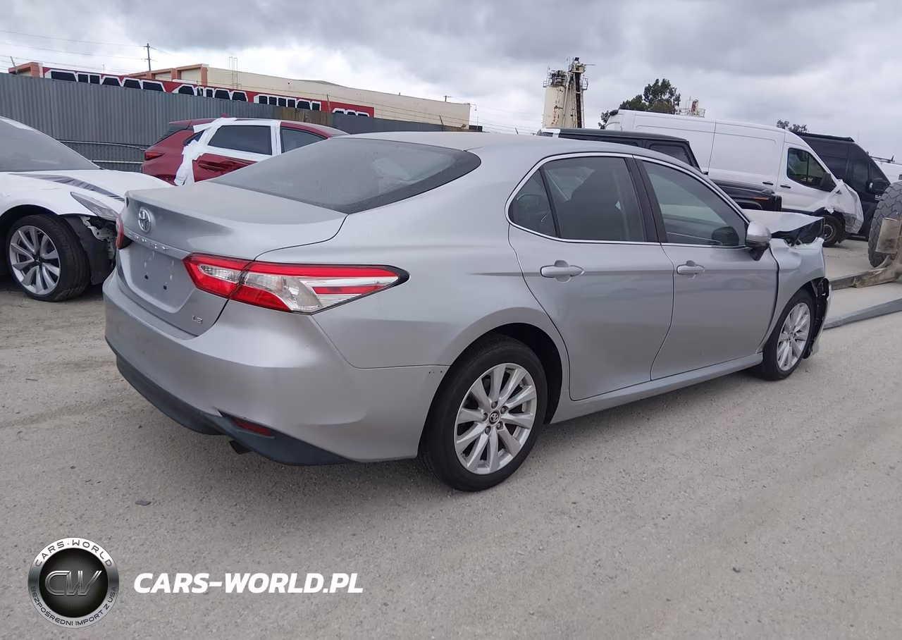 2018 Toyota Camry Le VIN:4T1B11HK9JU122590 - 4