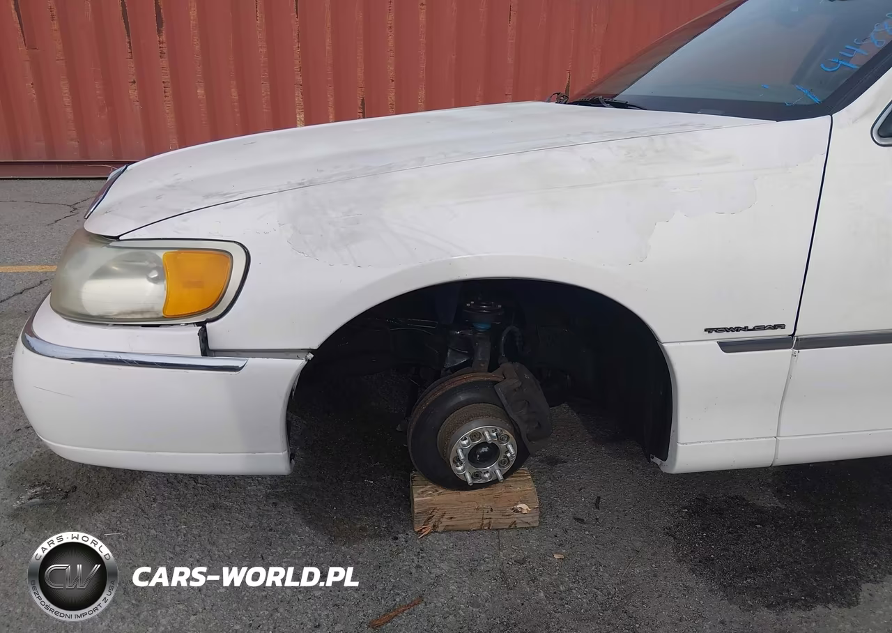 2000 Lincoln Town Car Signature VIN:1LNHM82W9YY821162 - 12