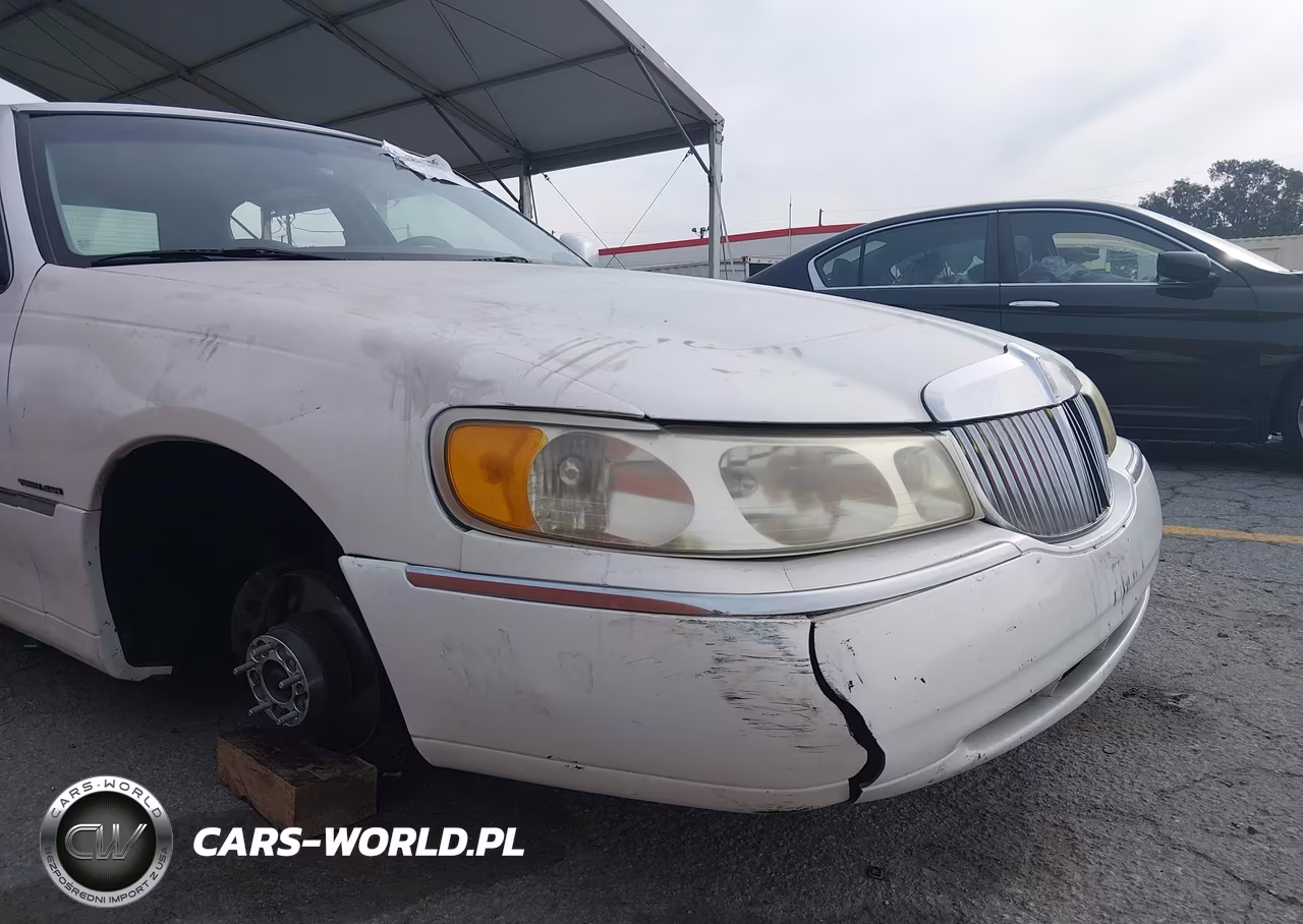 2000 Lincoln Town Car Signature VIN:1LNHM82W9YY821162 - 15