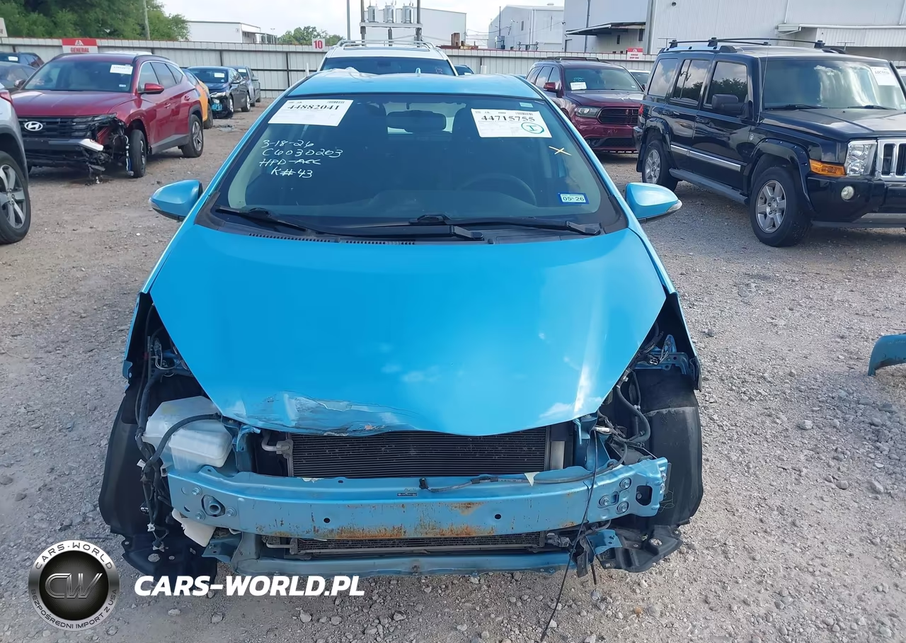 2016 Toyota Prius C Three VIN:JTDKDTB35G1128647 - 13