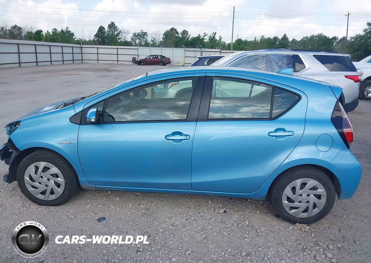 2016 Toyota Prius C Three VIN:JTDKDTB35G1128647 - 15