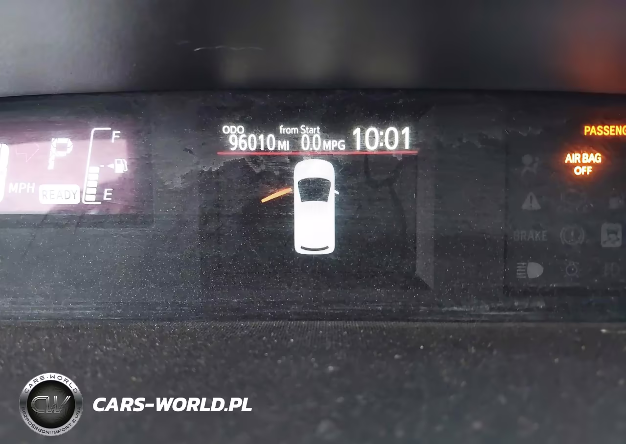 2016 Toyota Prius C Three VIN:JTDKDTB35G1128647 - 16