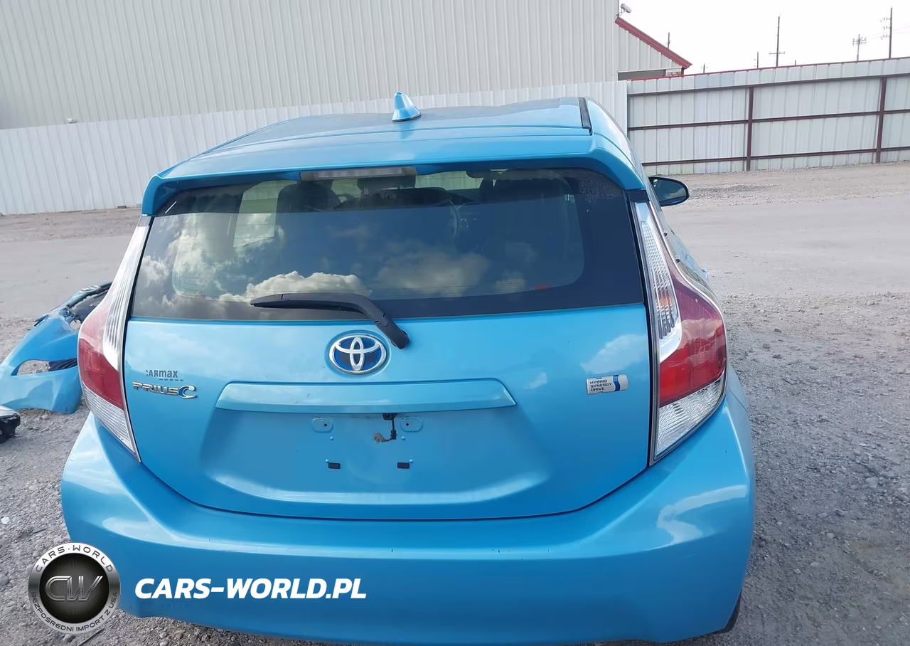 2016 Toyota Prius C Three VIN:JTDKDTB35G1128647 - 17