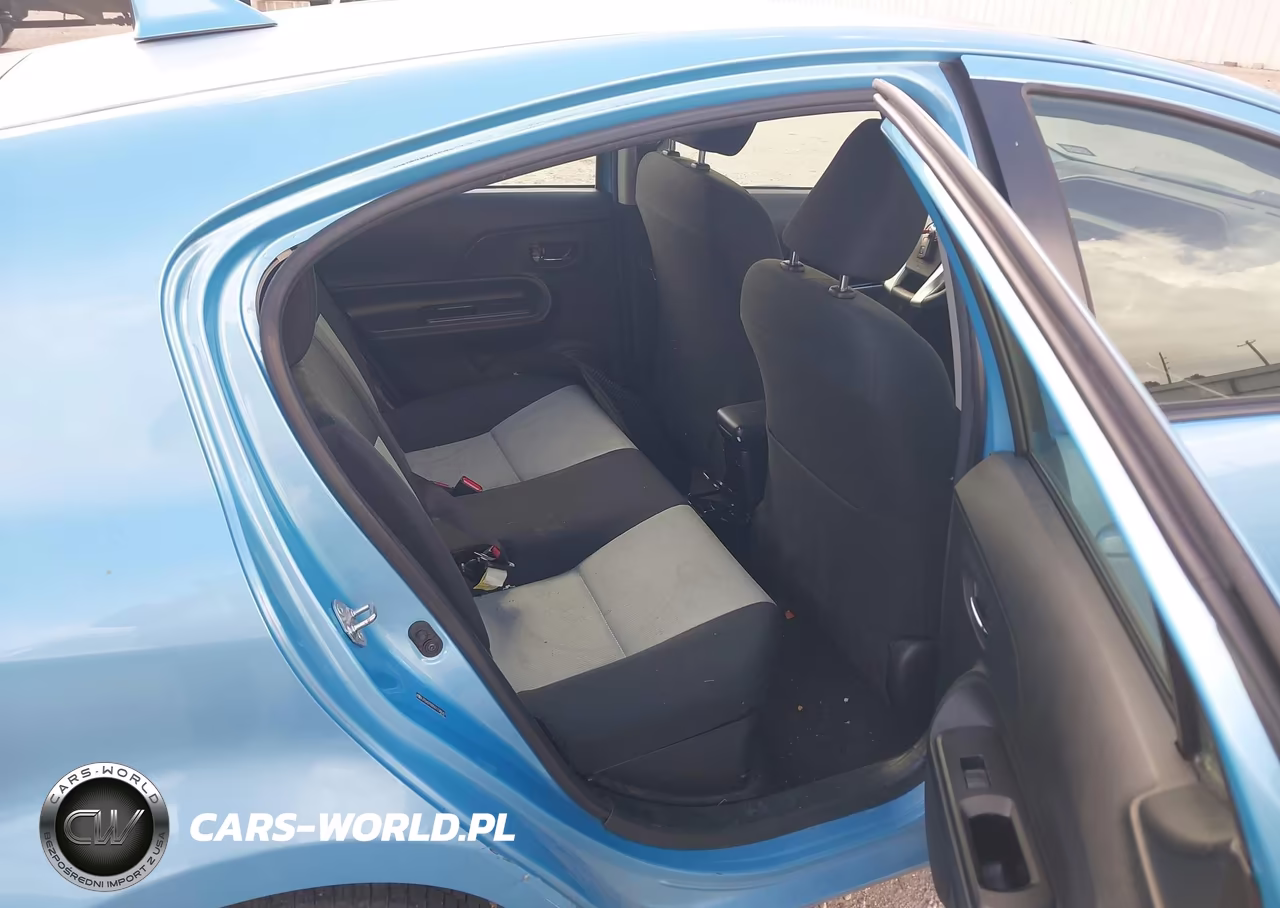 2016 Toyota Prius C Three VIN:JTDKDTB35G1128647 - 8
