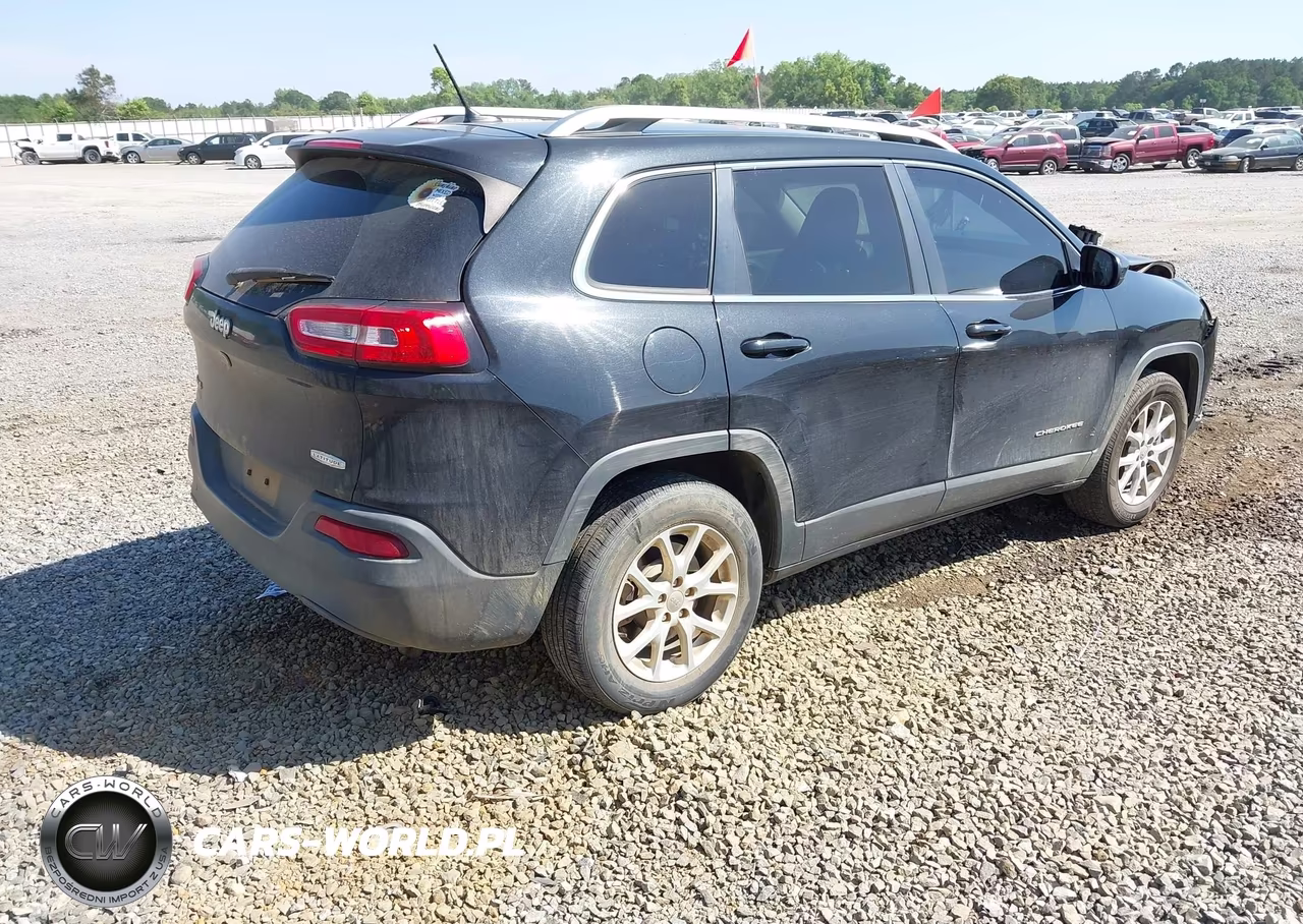 2016 Jeep Cherokee Latitude VIN:1C4PJMCB3GW341710 - 4